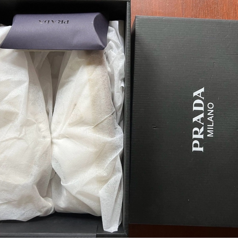Prada Women’s Cream Leather Low-Top Sneakers with Gold Logo - Picture 5 of 8